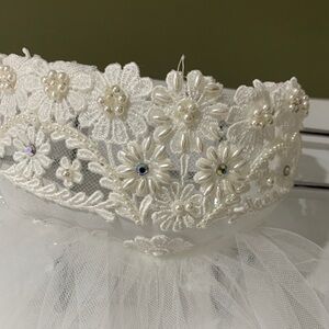 Vintage Bridal Crown Veil - White Lace Floral Tiara with Pearl & Tulle Details